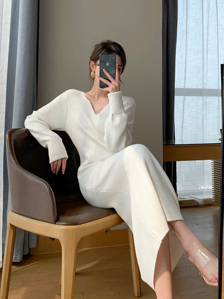 FT GUOGE white knitted dress for women 2023 autumn and winter new V-neck French style with coat and base skirt