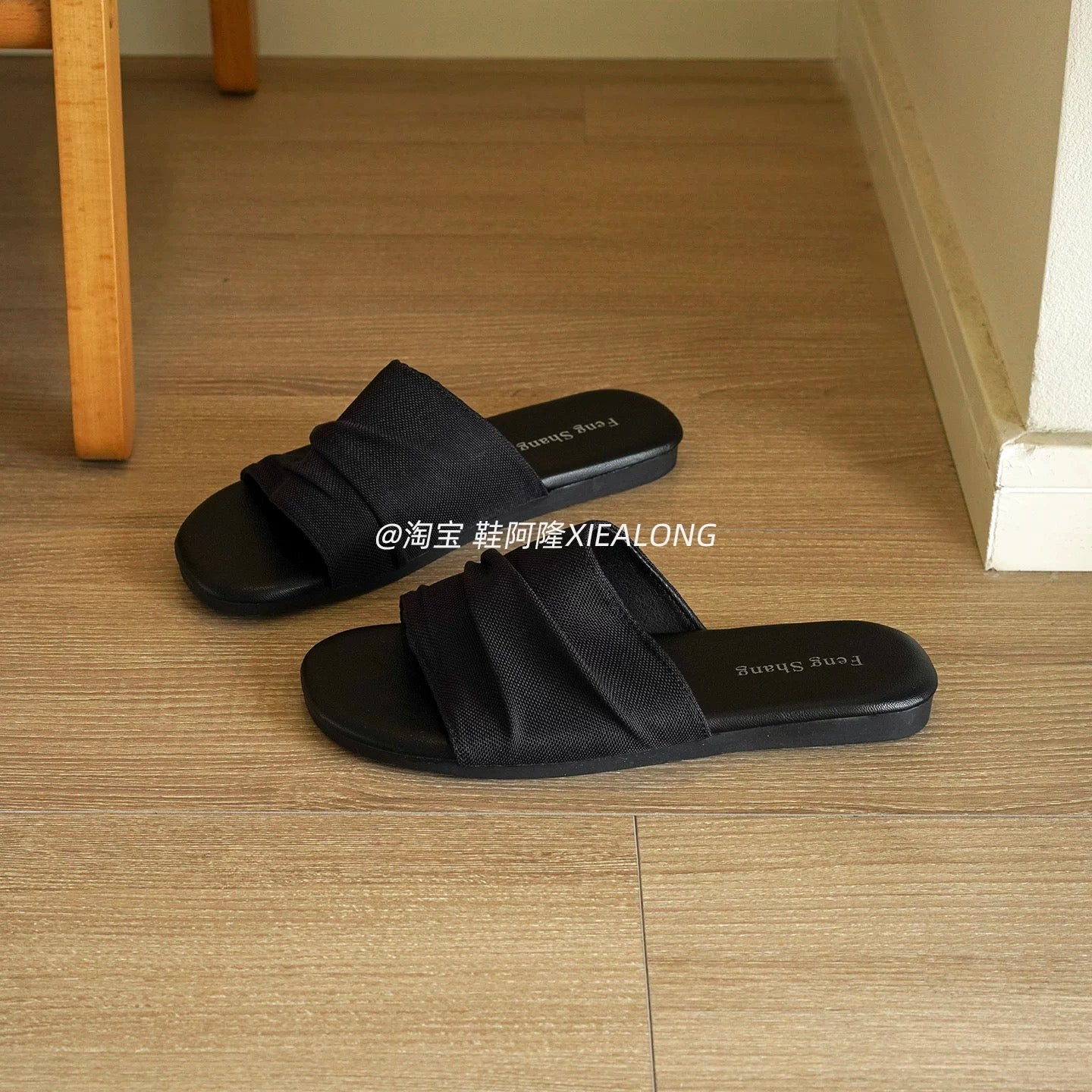 Women's French-style pleated vintage fabric flat slides—new for Summer 2026—suitable for casual outings, vacations, and the beach.