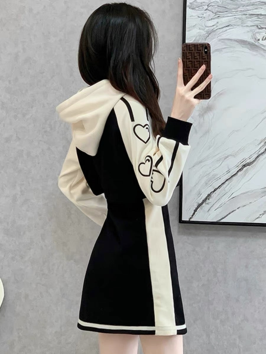 Hooded fake two-piece sweatshirt dress autumn and winter 2023 new women's fashion, age-reducing temperament, slim black skirt D5593