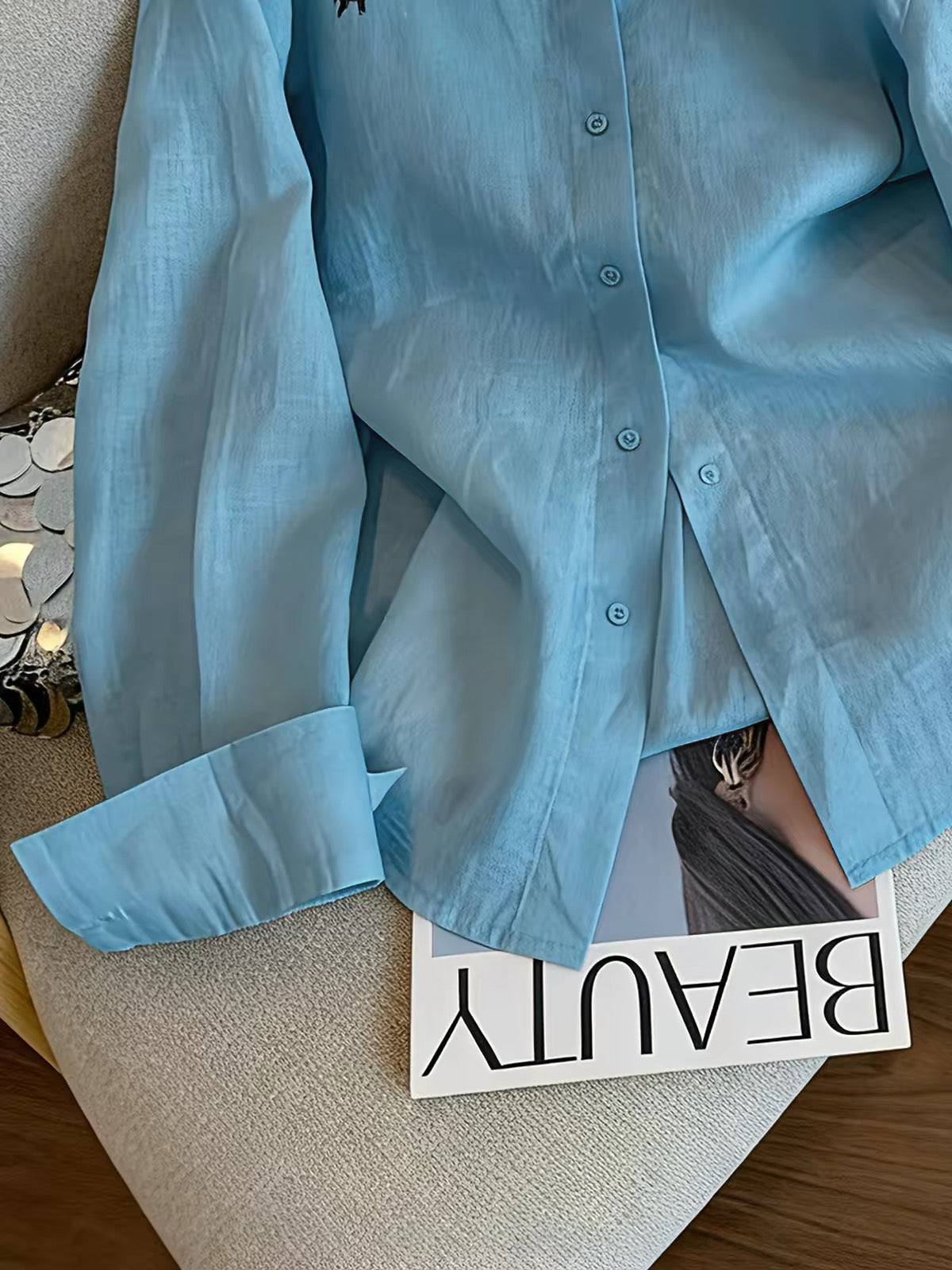 European-style retro, chic, and casual sun-protection shirt—loose-fitting and slimming, suitable for men and women; a stylish, versatile piece for spring and autumn.