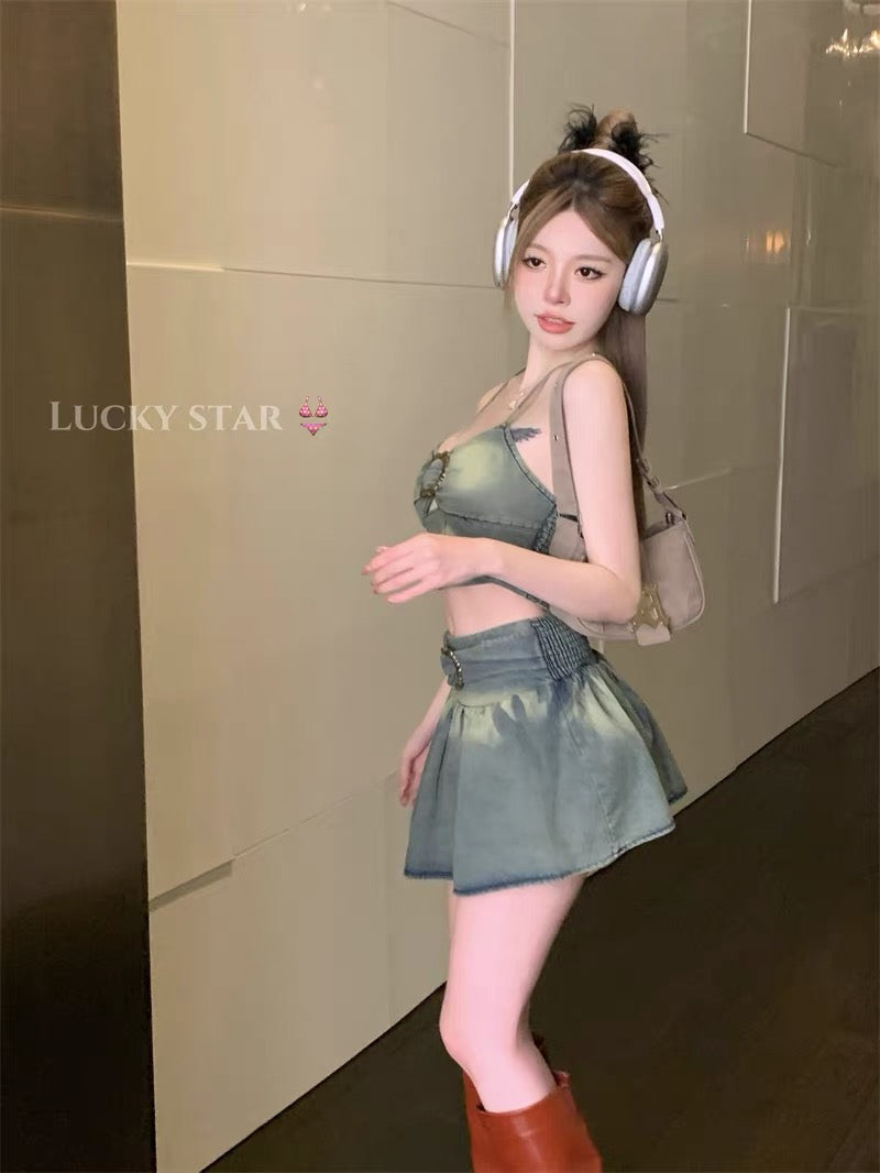 Internet celebrity street suit for women in summer, pure lust for hot girls, sexy halter neck, tube top, suspender belt + denim skirt two-piece set