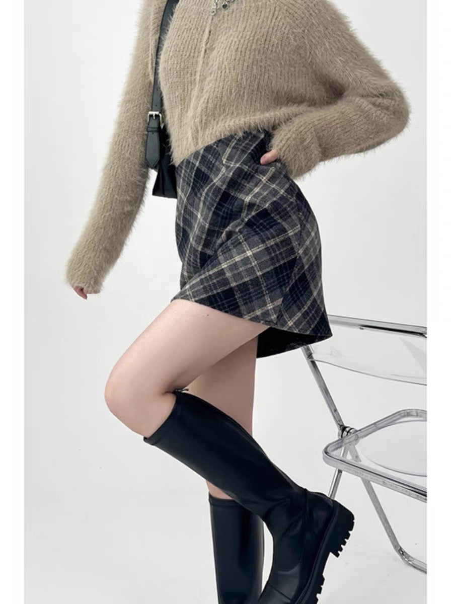 Large size fat MM woolen skirt autumn and winter retro short skirt for women with high waist A-line plaid hip skirt pear-shaped body A3353