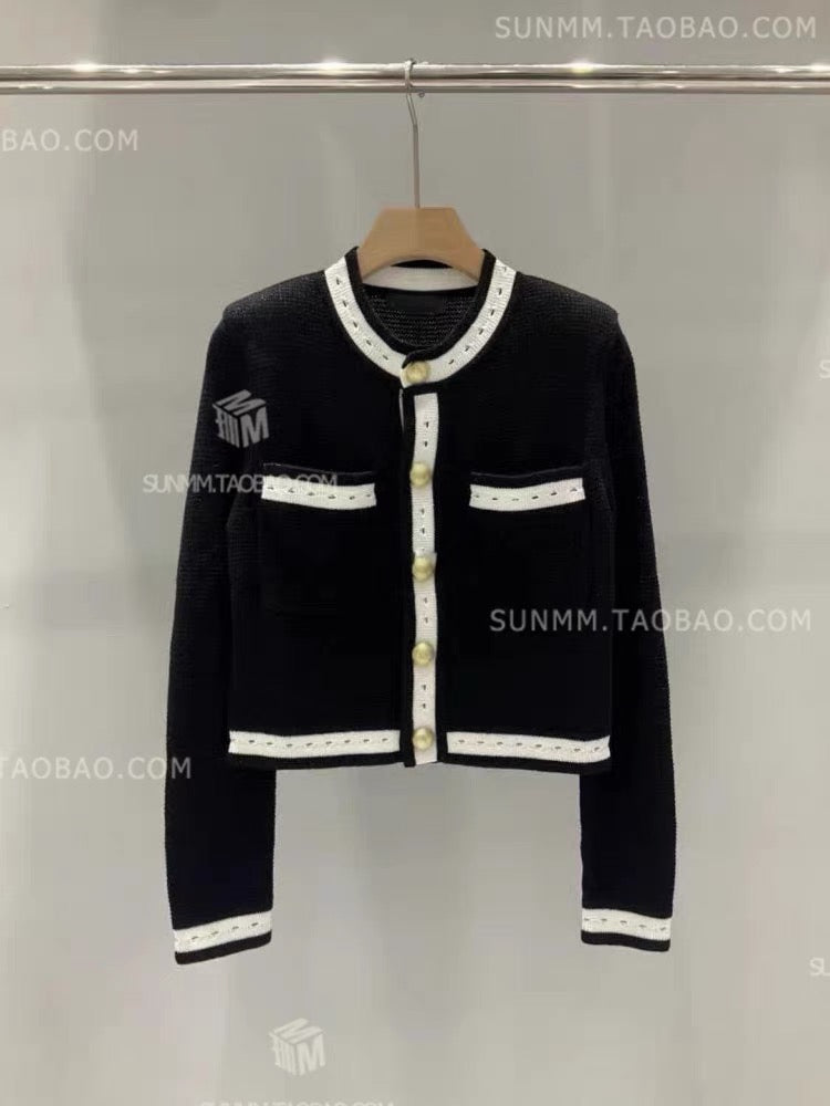 Buyer store 23 early autumn high-end niche black and white contrasting metal buckle Hepburn style French retro short cardigan sweater