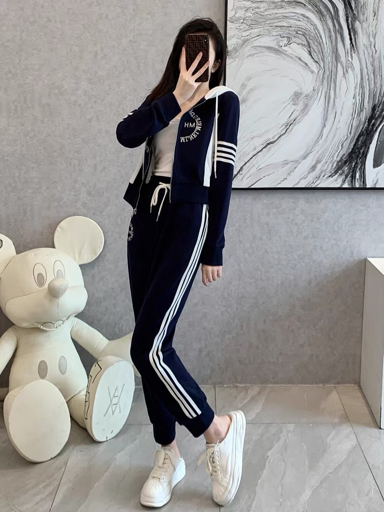 Casual sports suit for women spring 2023 new fashionable and stylish small fashionable hooded sweatshirt and sweatpants two-piece set