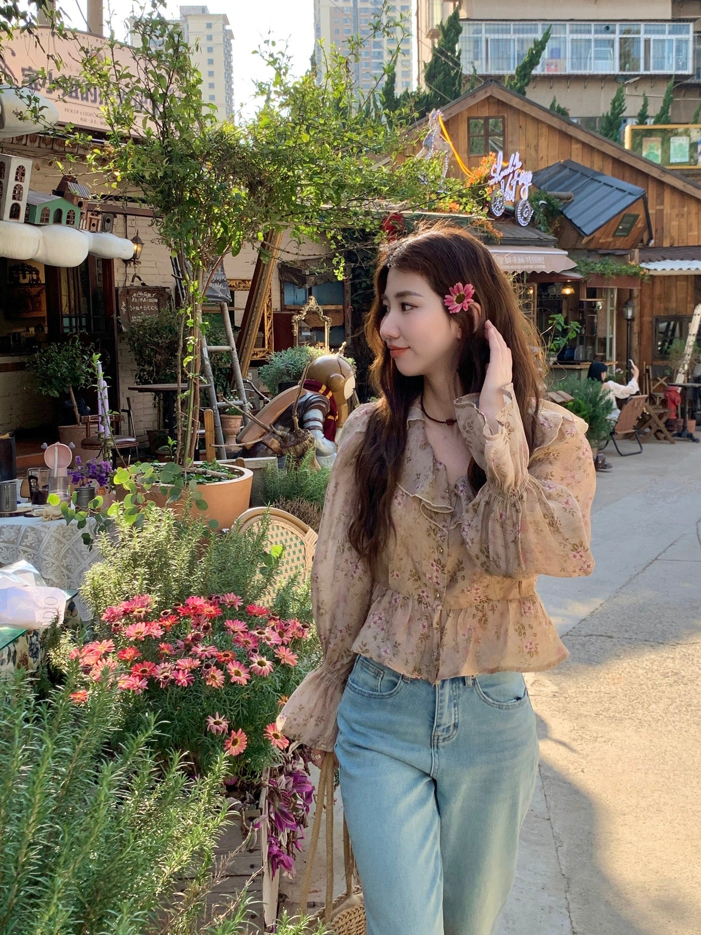 Berry Xiu Er Huan Da Pang Customized Ruffled V-neck Floral Shirt Women's Retro Bell Sleeve Cropped Top