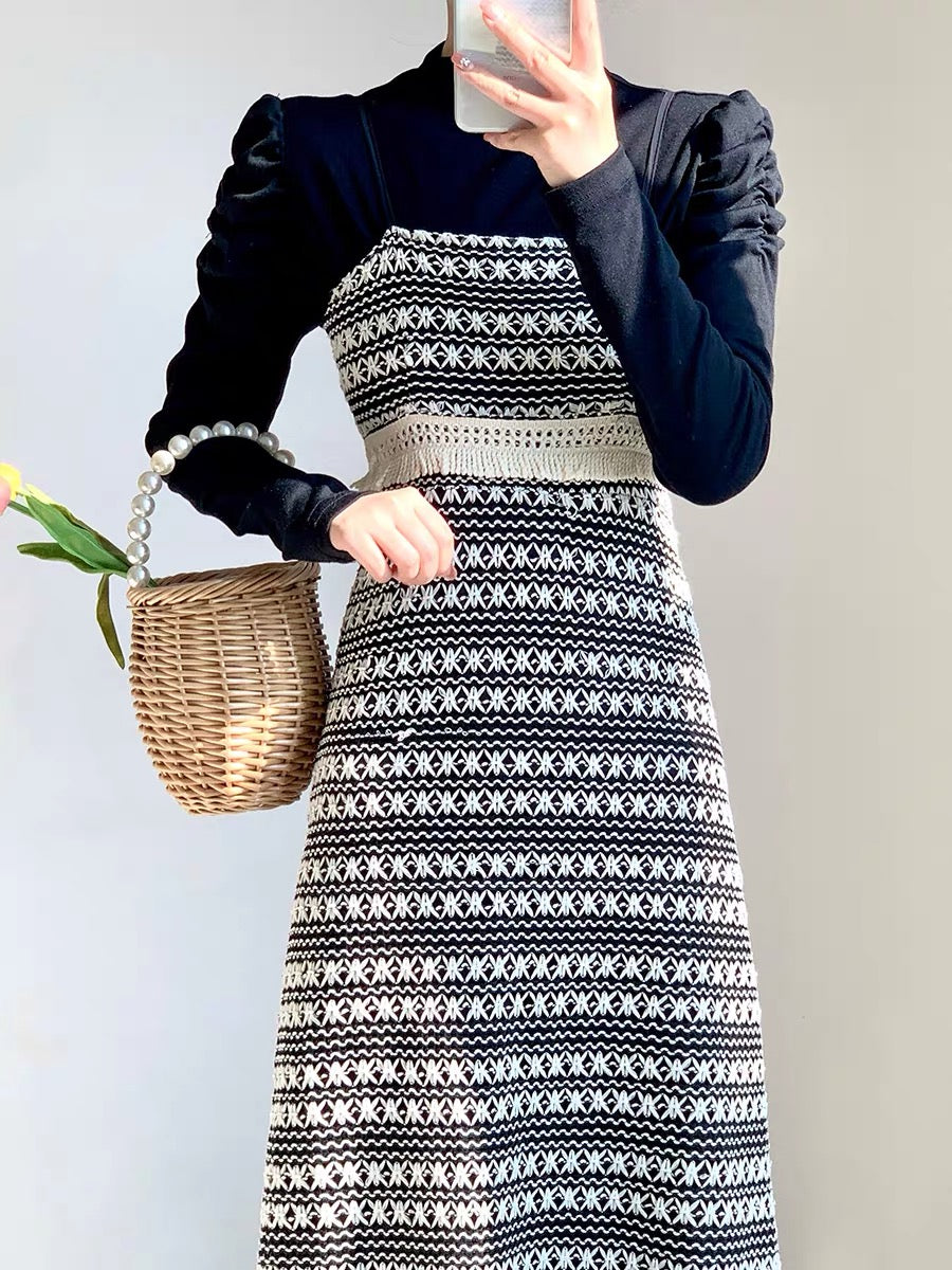 This year's popular beautiful suits with dresses inside are a complete set of women's fashionable, high-end and super nice autumn and winter clothes.D9298