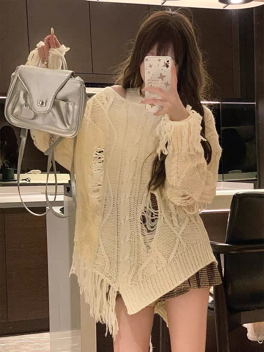 DOPS design niche American retro knitted hole tassel top women's raw edge hot girl loose sweater (S0555)