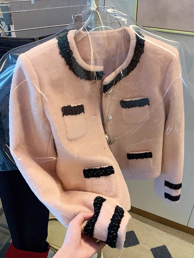 Xiaoxiangfeng pink beaded round neck short coat for women autumn and winter 2023 new design sense of socialite age-reducing temperament top