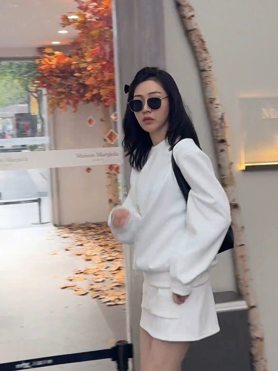 2024 new autumn and winter sports style white salt style casual and versatile round neck sweatshirt and short skirt two-piece simple set