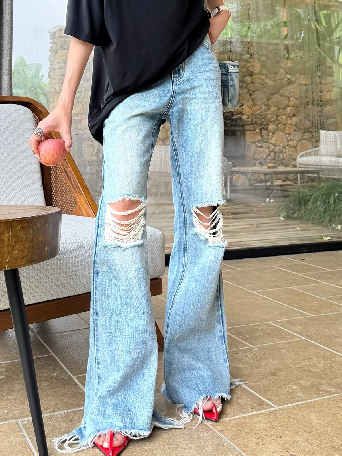 Li Wanjun Women's Summer High-Waisted Light-Wash Distressed Jeans – Lightweight, Raw-Hem, Slight Flare Cut