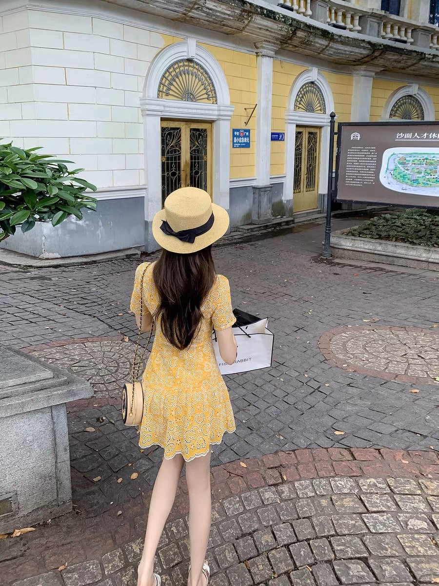 Fish Rabbit Rabbit French Dress Female 2023 New V-neck Hollow Embroidery Retro Puff Sleeve A-line Dress Female