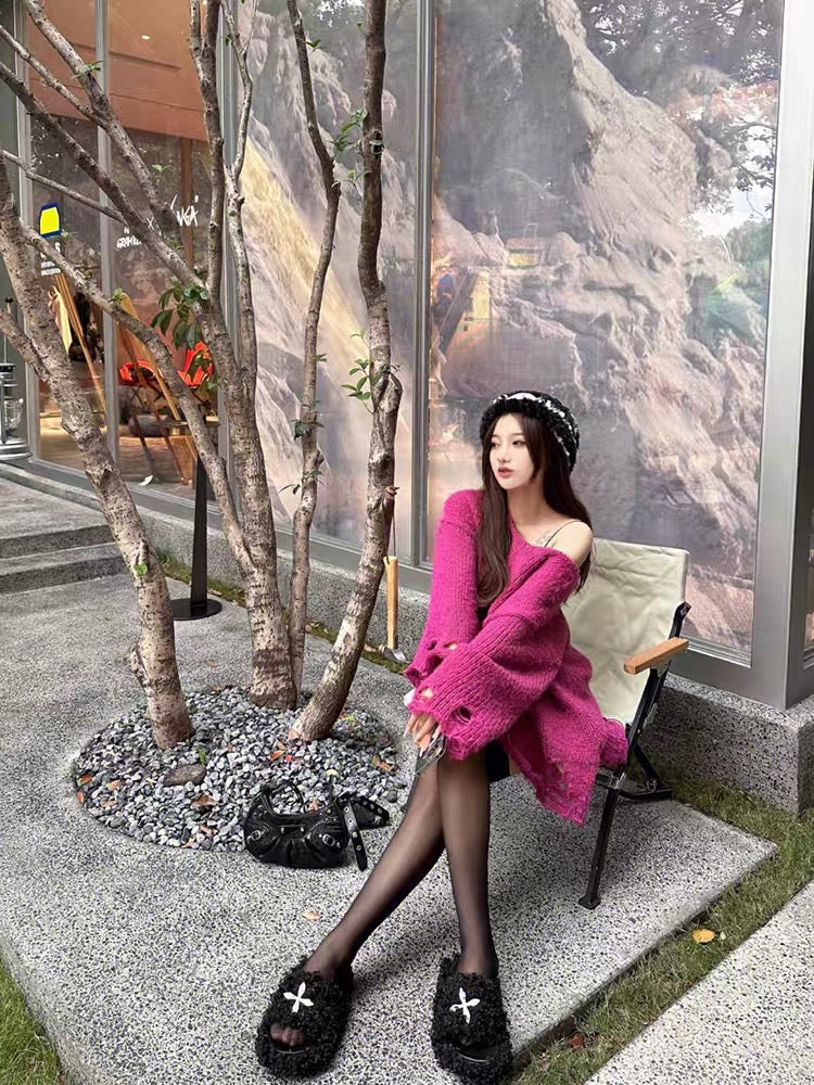 Sweater women's Korean style lazy style 2023 new style niche design off-shoulder high-end soft waxy knitted top