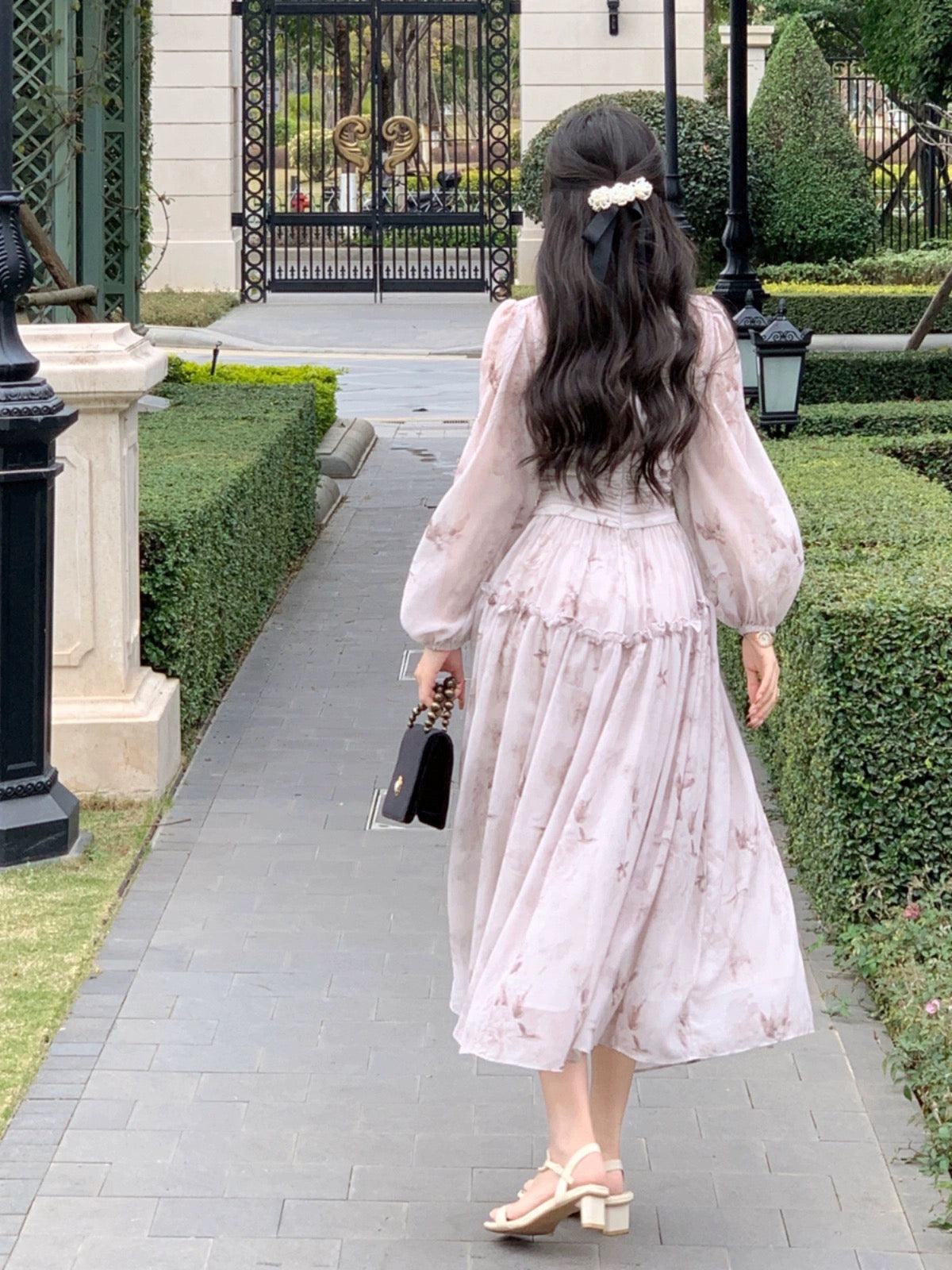 Tang Gongzi New Hepburn style dress for early spring, long waist-cinching dress, ladylike temperament, niche, beautiful skirt, fairy spirit