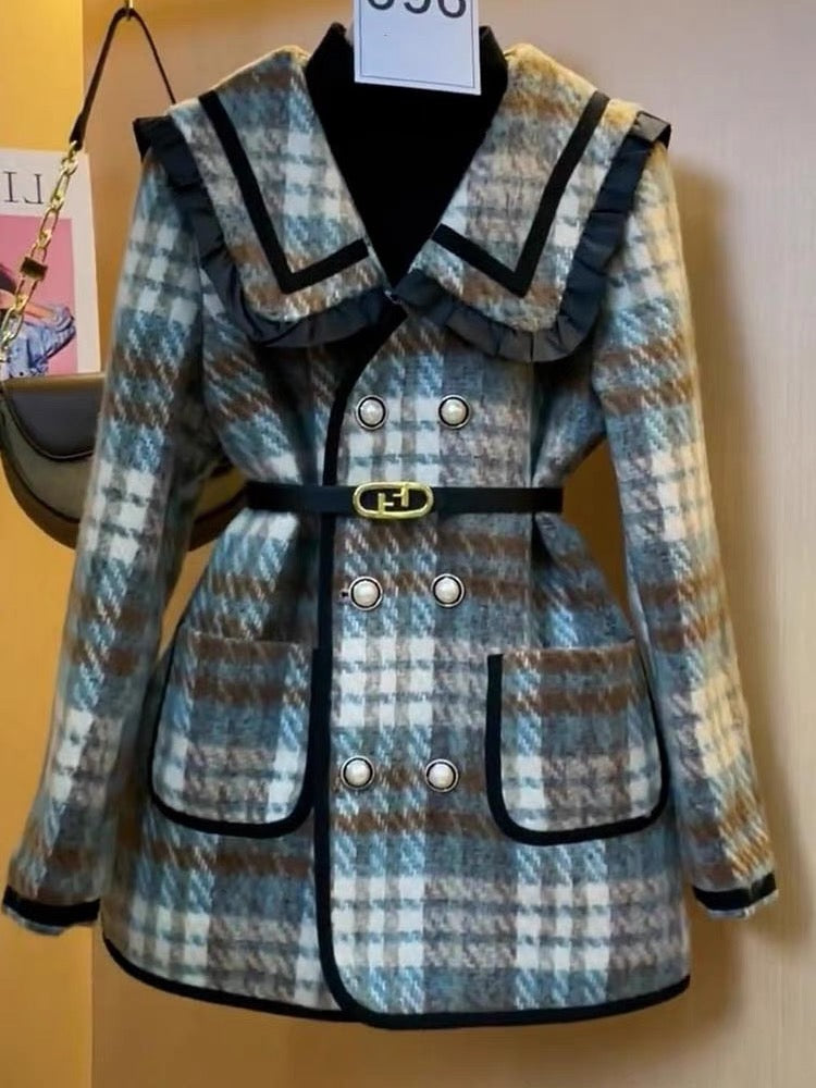 Winter light and mature style, unique and super good-looking, age-reducing and high-end, French style, New Year's style, thickened doll collar jacket for women