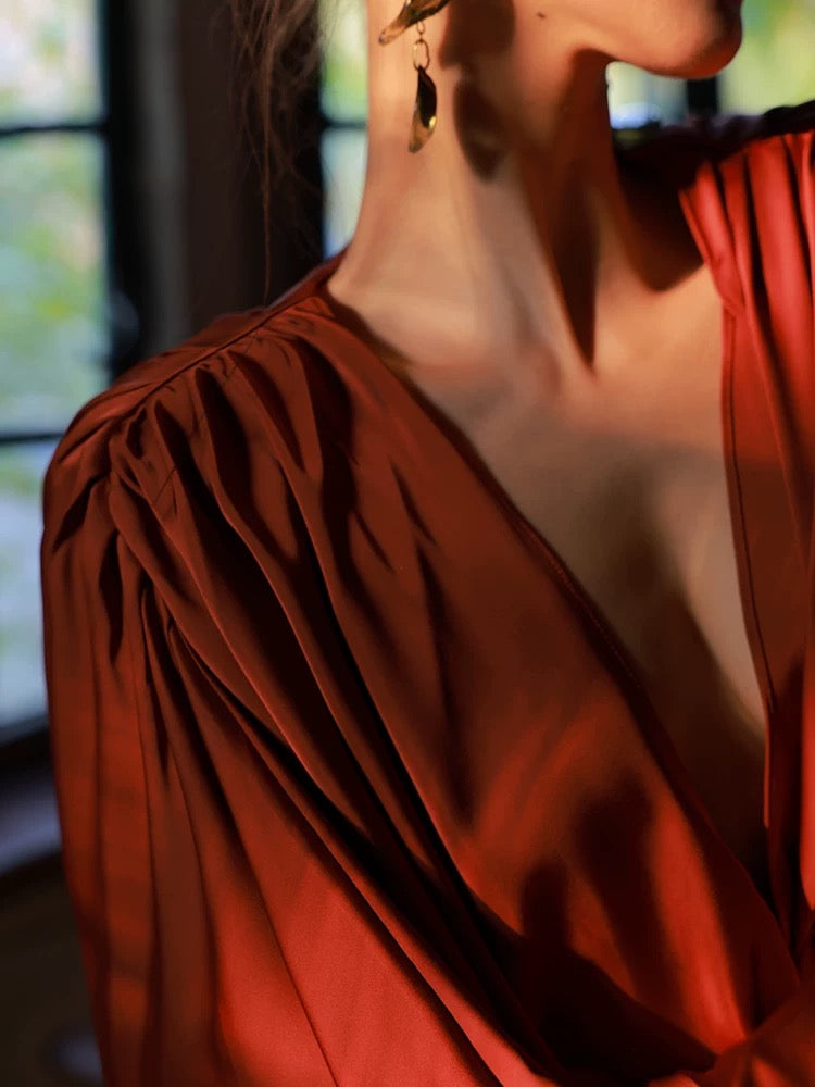 XIAOLI praises the daytime v-neck long-sleeved shirt in autumn and winter with a French-style high-end loose top