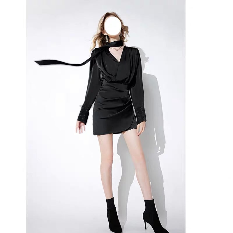 High-end satin dress, feminine v-neck long-sleeved retro little black dress, autumn and winter bottoming dress, annual party dress (V8817)