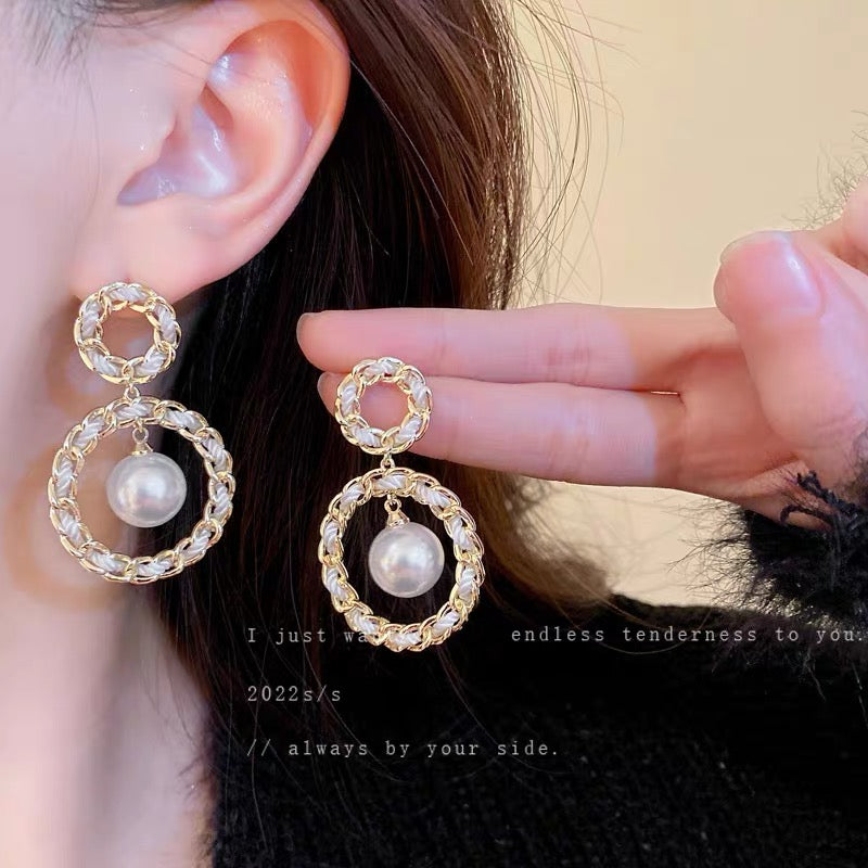 Silver needle French high-end sense chain winding circle pearl earrings femininity earrings light luxury net red earrings