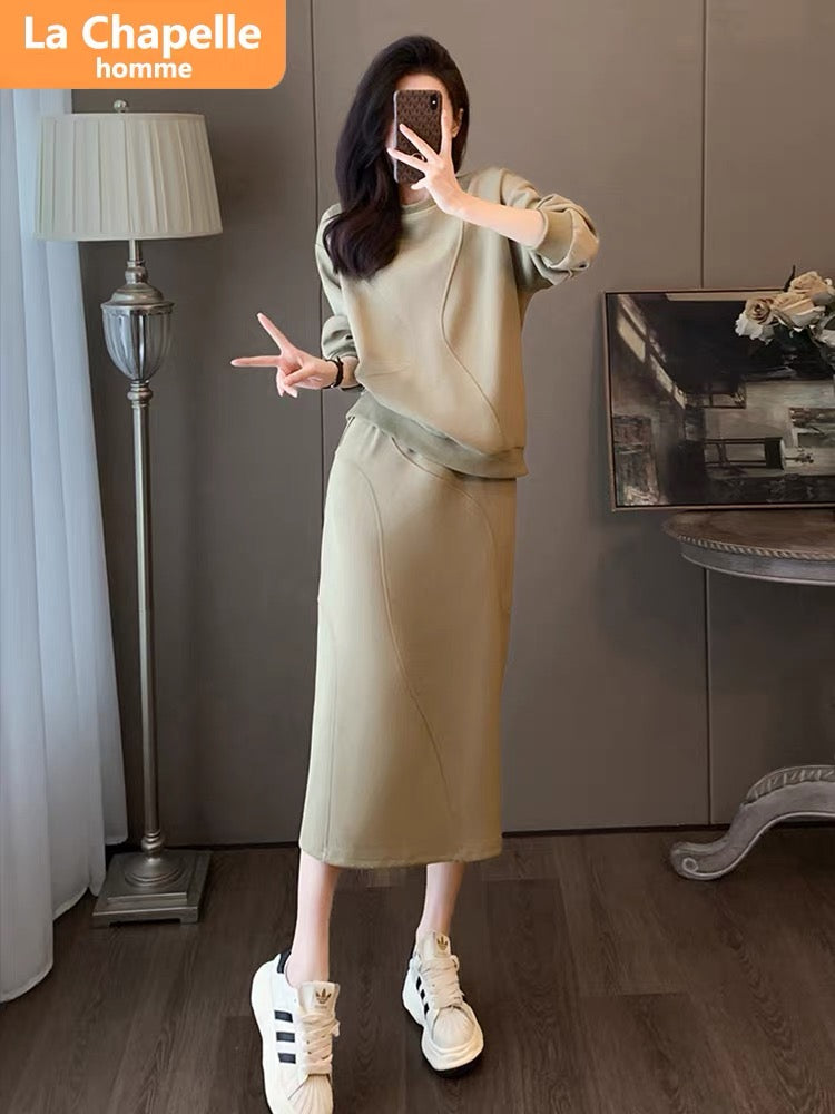 La Chapelle's autumn clothing is matched with a complete set of fashionable 2023 new European products and Internet celebrity popular skirt two-piece set.
