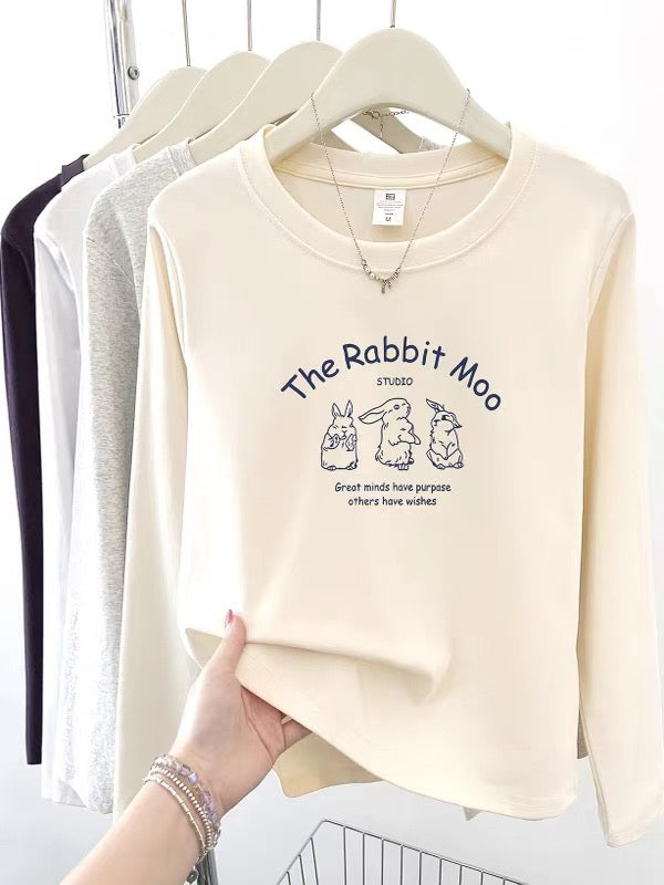 2025 Early Autumn New Style Bottoming Shirt Western Style Straight Shoulder Women's Long Sleeve T-shirt Round Neck College Style Letter Printed Top