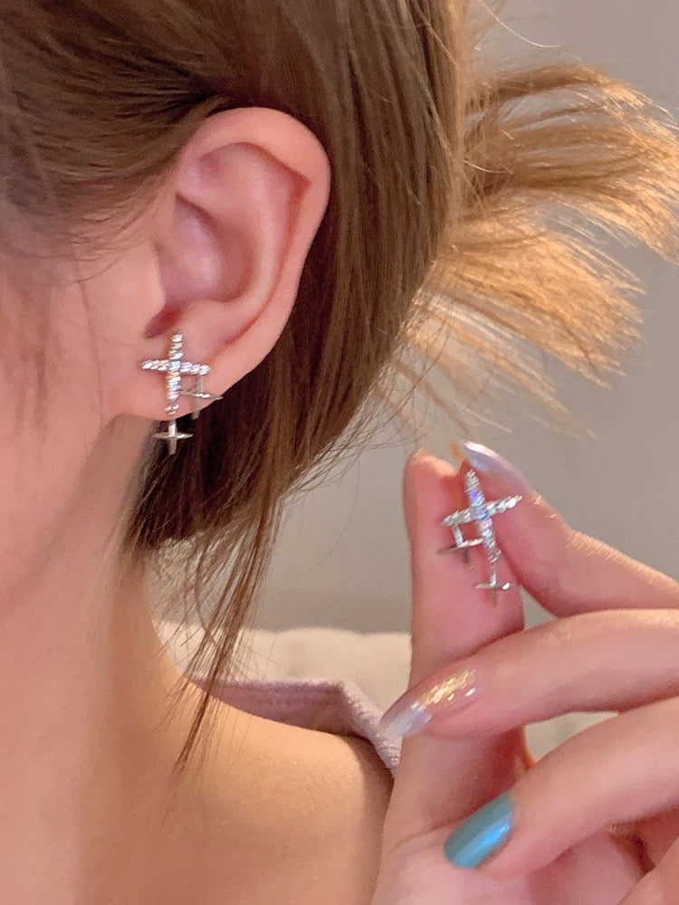 Exquisite and simple four-pointed star earrings for women, high-end diamond earrings without piercings, ear clips, versatile new earrings