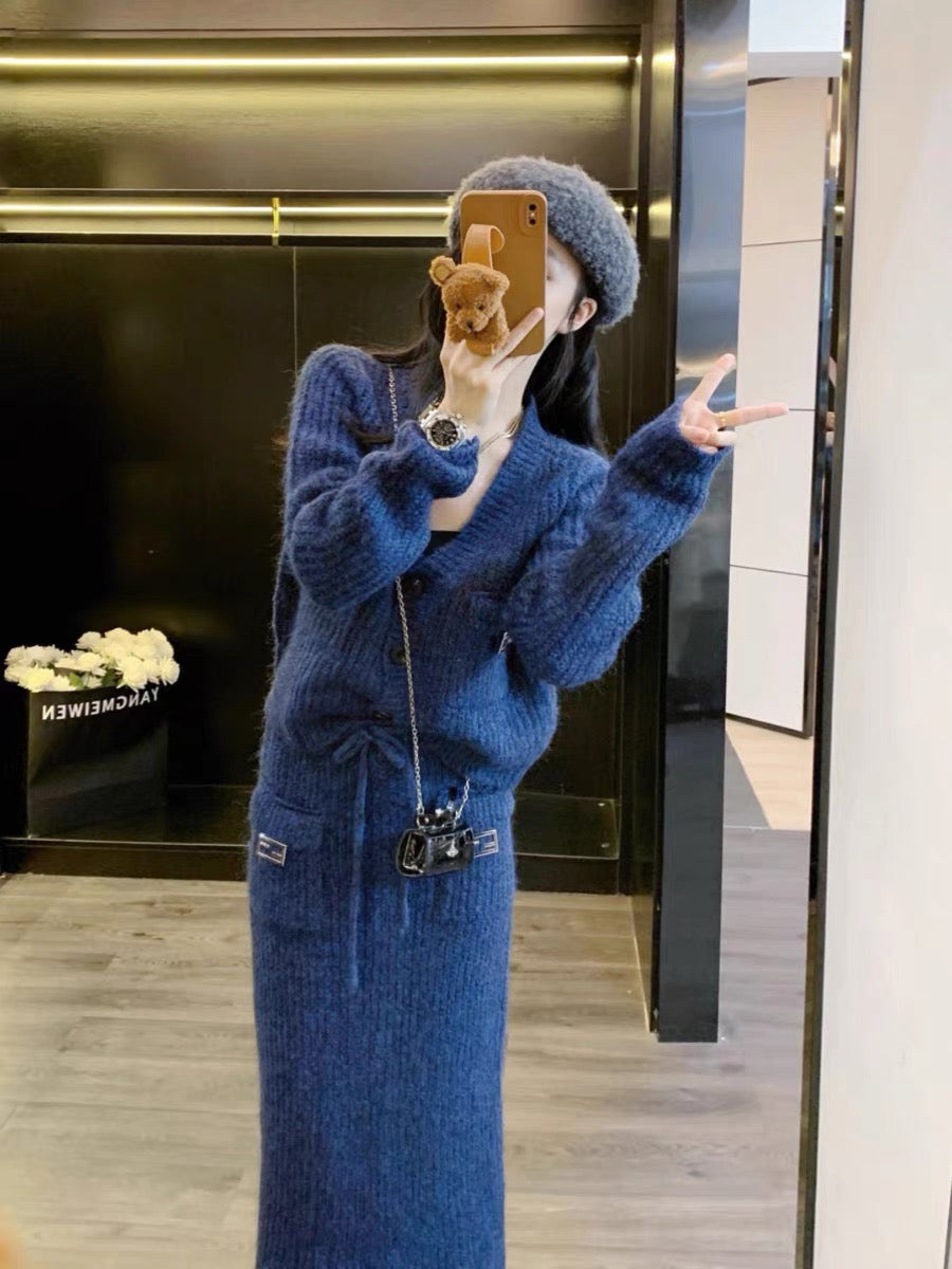 This year's popular and beautiful suit skirts for women are high-end and elegant. Knitted sweaters, hip-covering skirts, deep winter outfits, and a complete set (B5919)