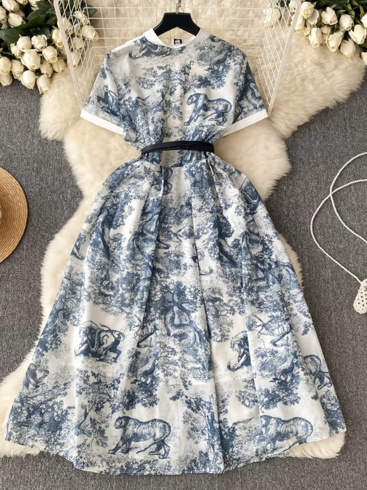 French court style high-end short-sleeved printed dress for women with waist design, niche and unique, super fairy temperament long dress