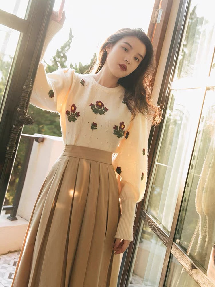 French autumn and winter new style retro embroidered small red flower knitted sweater and pleated skirt two-piece set with sweet style