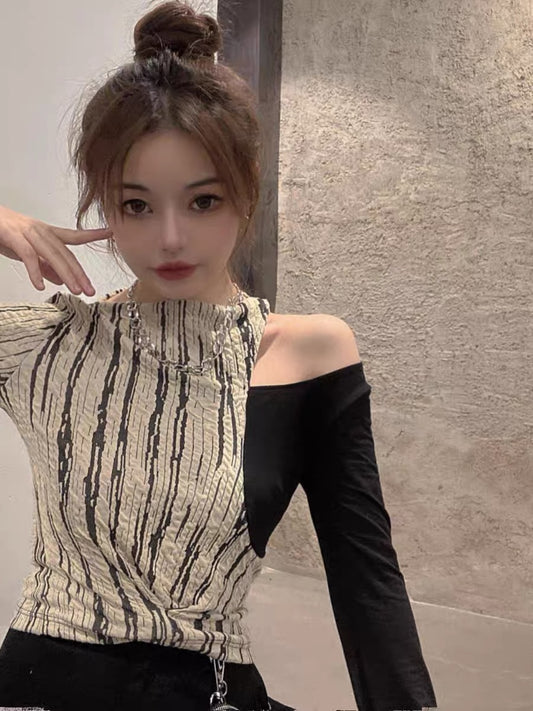 Pure and lusty, early spring design, slimming, clavicle-exposing sexy top, fake two-piece patchwork waist bottoming shirt