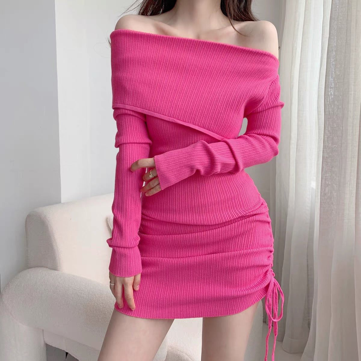 Mimo dk rose red one-shoulder knitted slim dress women's long-sleeved Lee Nhi Boutique Mimo dk rose red one-shoulder knitted slim dress women's long-sleeved Lee Nhi Boutique