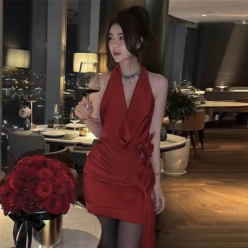 KLIOU Pure Desire Cold Style Swing Collar Halter Neck Sleeveless Dress Women's Design Slim Pleated Skirt Covering the Buttocks