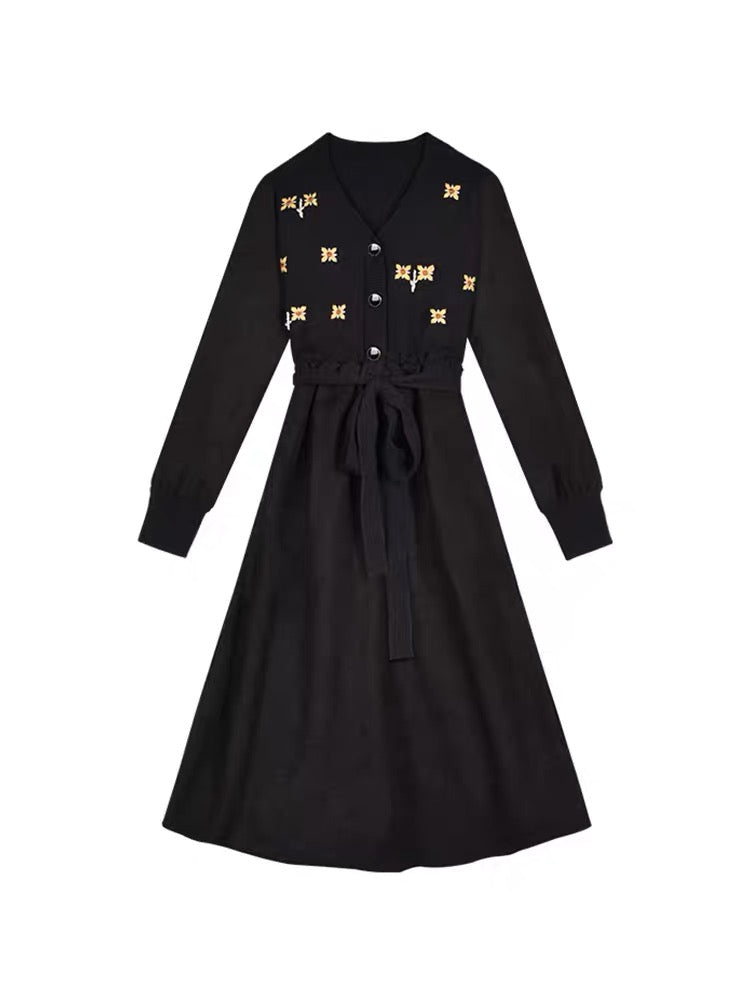 Mrs. Zhang's plus size women's elegant and playful knitted skirt, simple temperament, slimming v-neck dress, 2023 new style