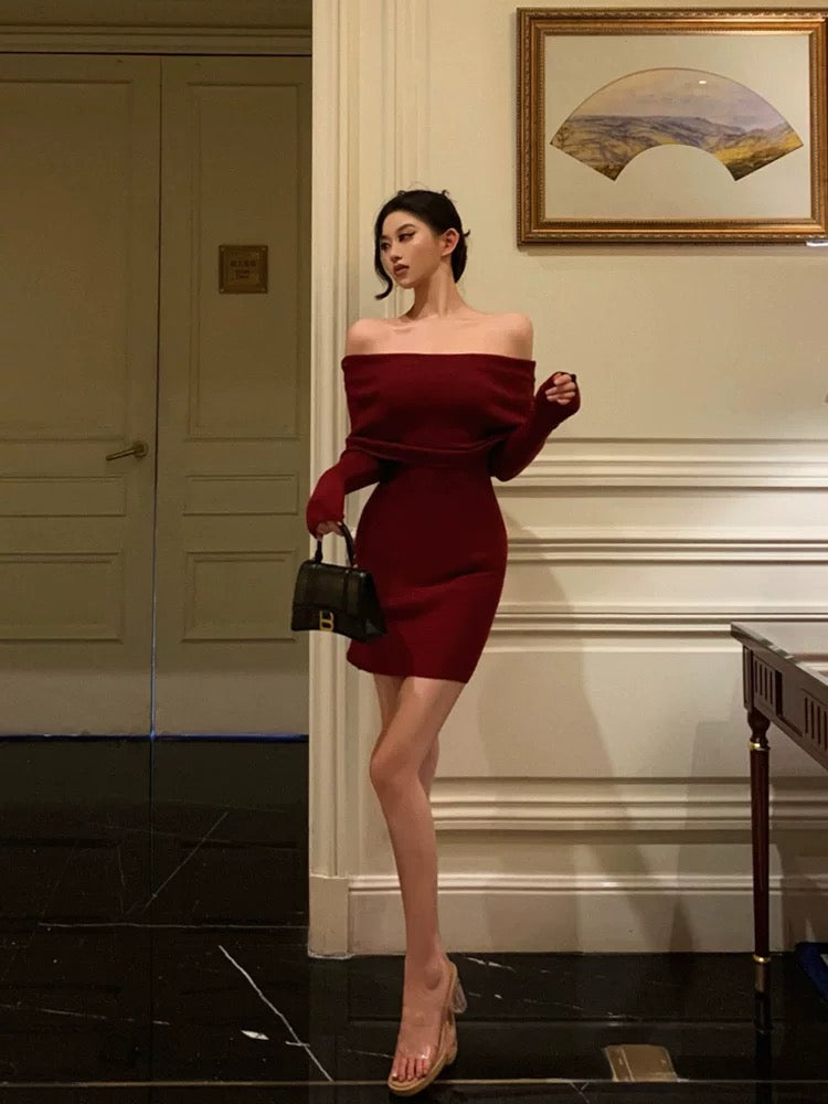Burgundy long-sleeved knitted dress for women in autumn and winter, on Lee Nhi Boutique Burgundy long-sleeved knitted dress for women in autumn and winter, on Lee Nhi Boutique