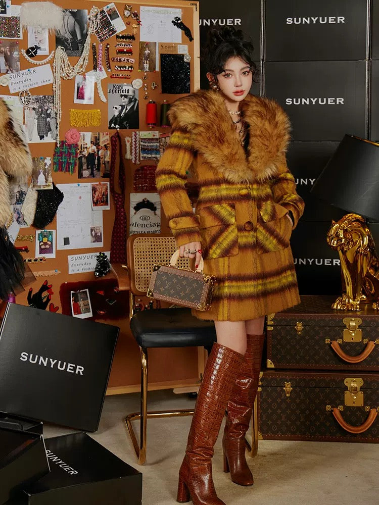 Sun Yuer, daughter of an earl, eco-friendly large fur collar, high-definition wool-like positioning plaid material, waist-cinching quilted long coat