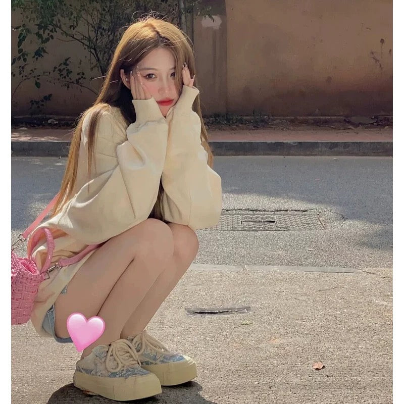 High-end and super good-looking apricot color right shoulder sweatshirt 2023 autumn and winter velvet thickened round neck top for women