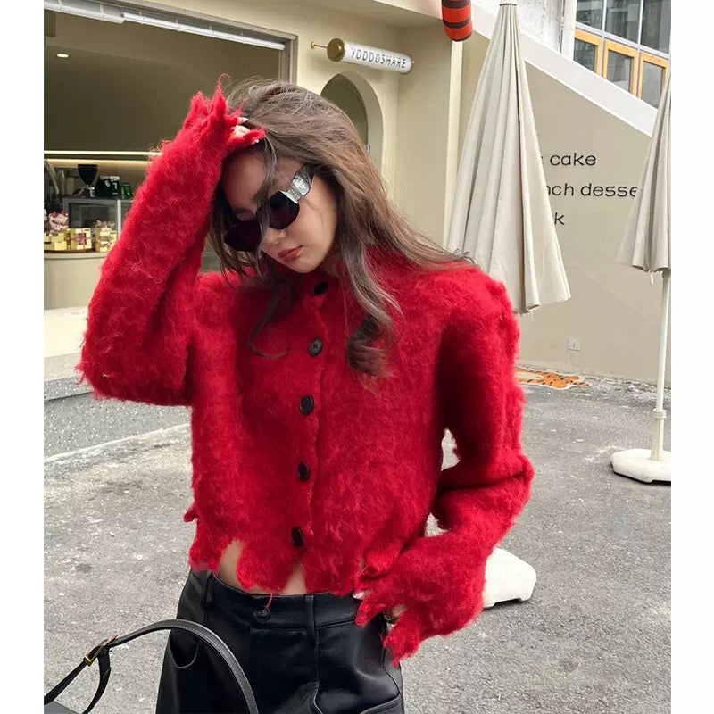 This year's popular and beautiful Year of the Rabbit and Zodiac Year red sweater women's autumn and winter clothing fashionable retro ripped short sweater T9591