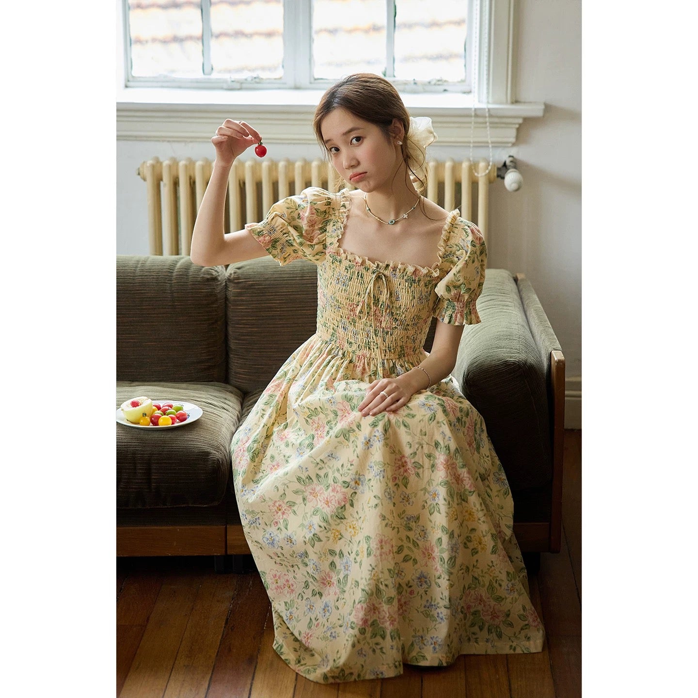 Nov elist One French retro square neck dress with gathered waist to flatter the figure, long floral dress for summer