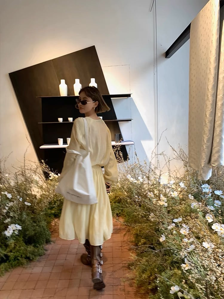 【13C】French gentle and romantic cream dress V-neck clavicle shell buckle elegant and delicate fairy skirt D775