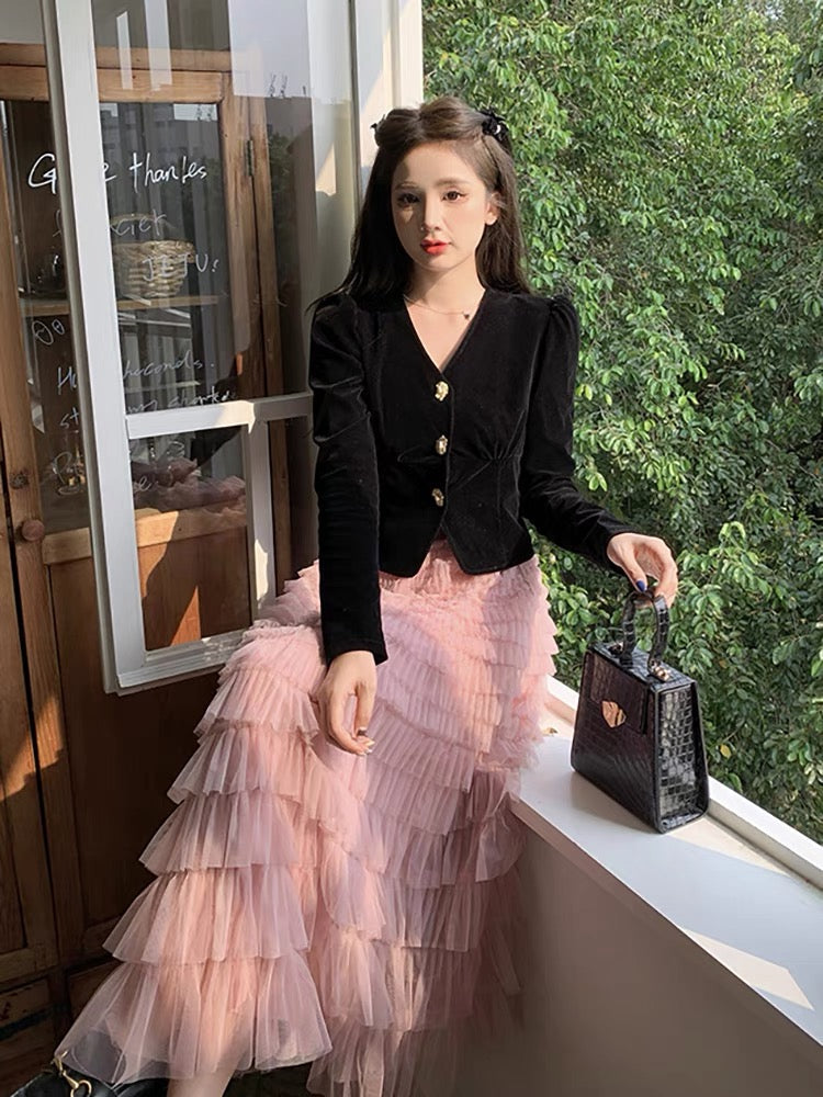 Autumn and winter fashion age-reducing outfit set 2023 new French gold velvet top mesh skirt two-piece set