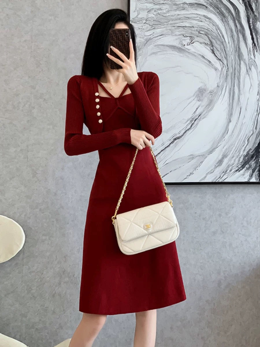 French elegant red knitted dress for women in autumn and winter. Slim Lee Nhi Boutique French elegant red knitted dress for women in autumn and winter. Slim Lee Nhi Boutique