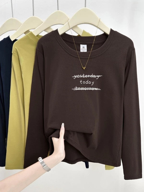2025 Early Autumn New Style Bottoming Shirt Western Style Straight Shoulder Women's Long Sleeve T-shirt Round Neck College Style Letter Printed Top