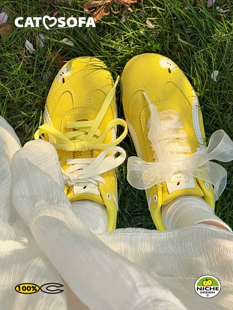 Cat & Sofa “Emoji-Lab” Apple Racer Sneakers 🍎👟 Low-top retro design with a slim, lightweight sole for easy movement and all-day comfort. Sporty, trendy, and effortlessly stylish — perfect to pair with any casual outfit.