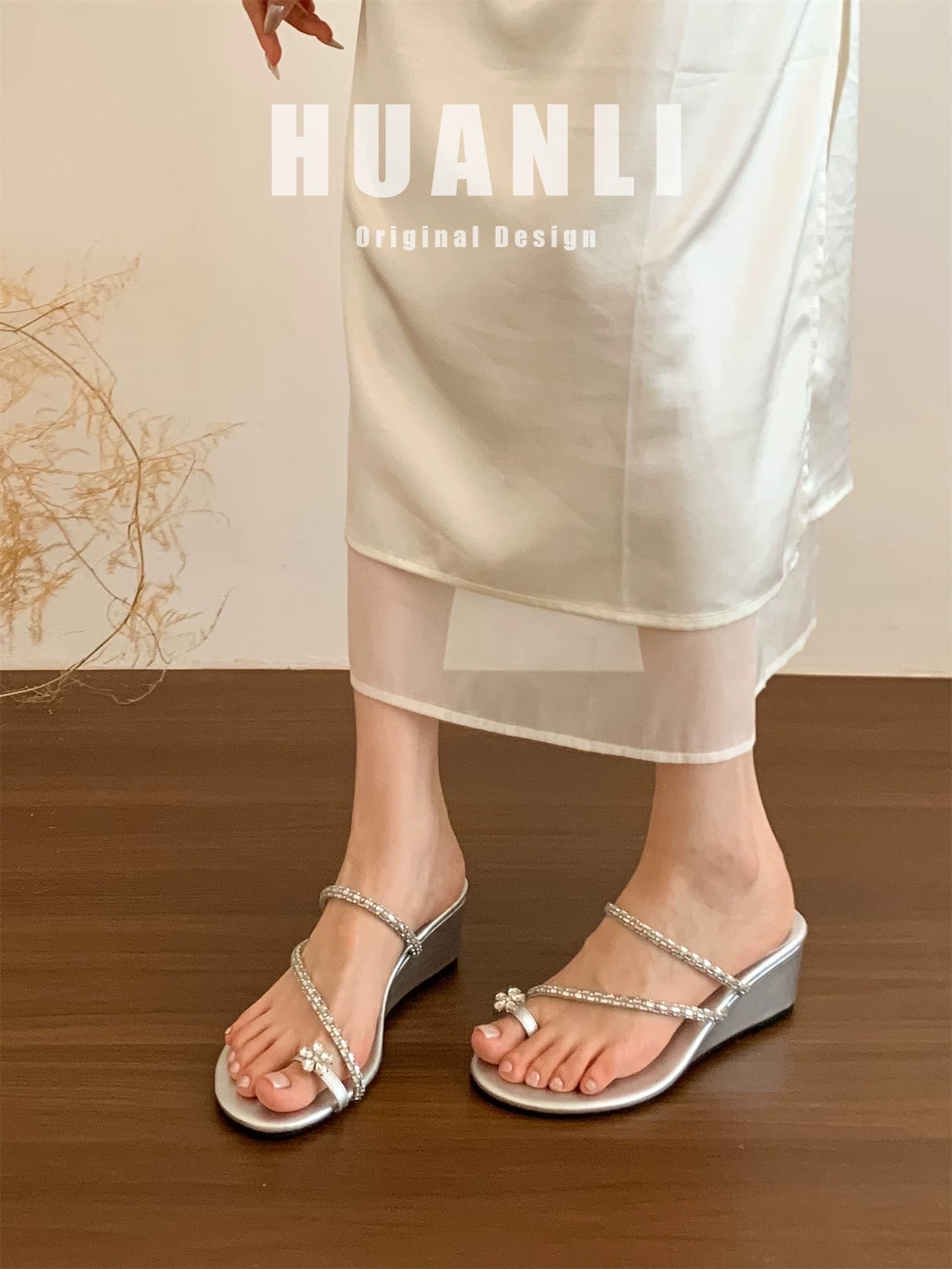 6CM platform sole! French retro rhinestone slip-on sandals for women, perfect for summer wear, pair with skirts, wedge heel vacation sandals.