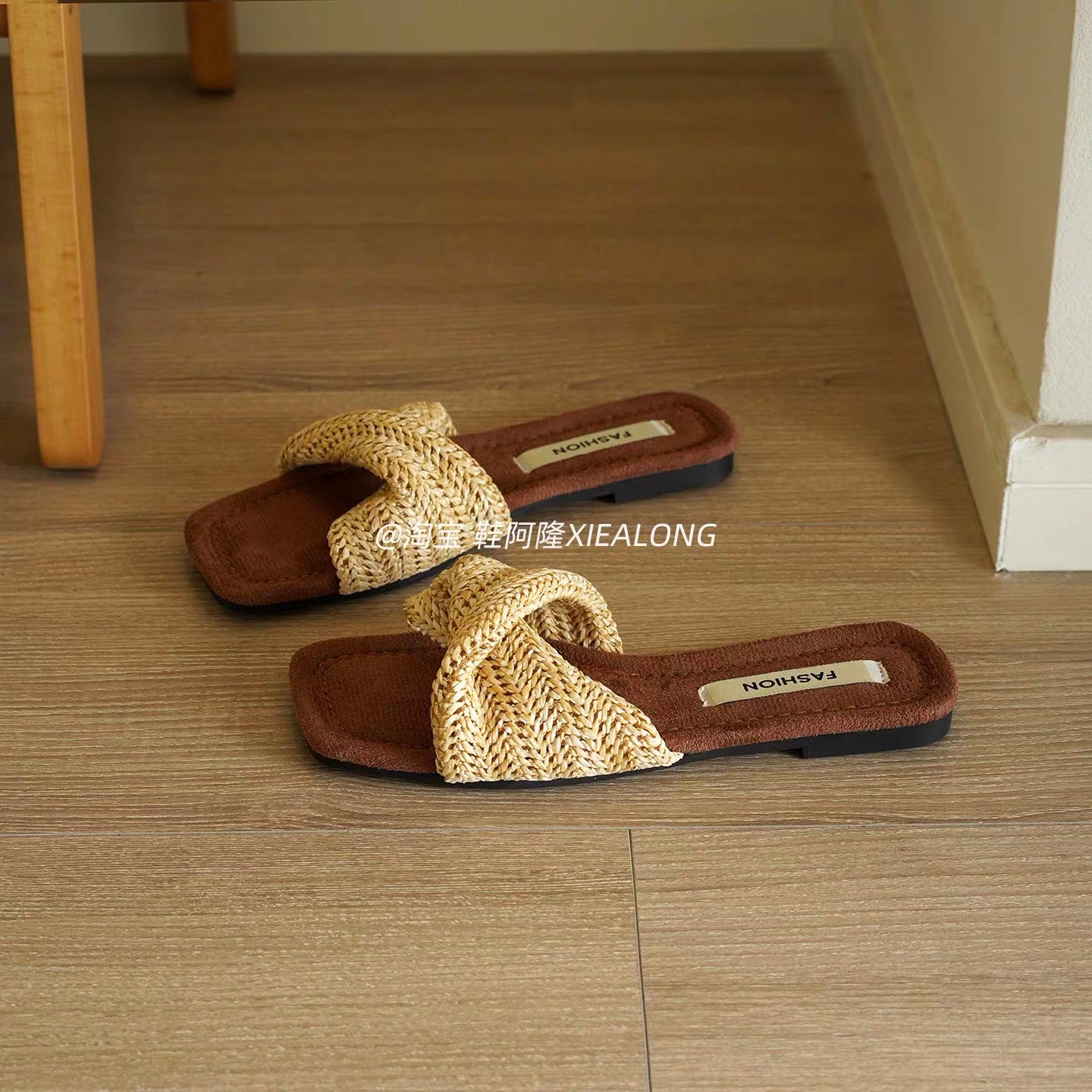 French-style woven crisscross flat slides for women – 2026 new summer square-toe sandals, perfect for vacation and the beach.