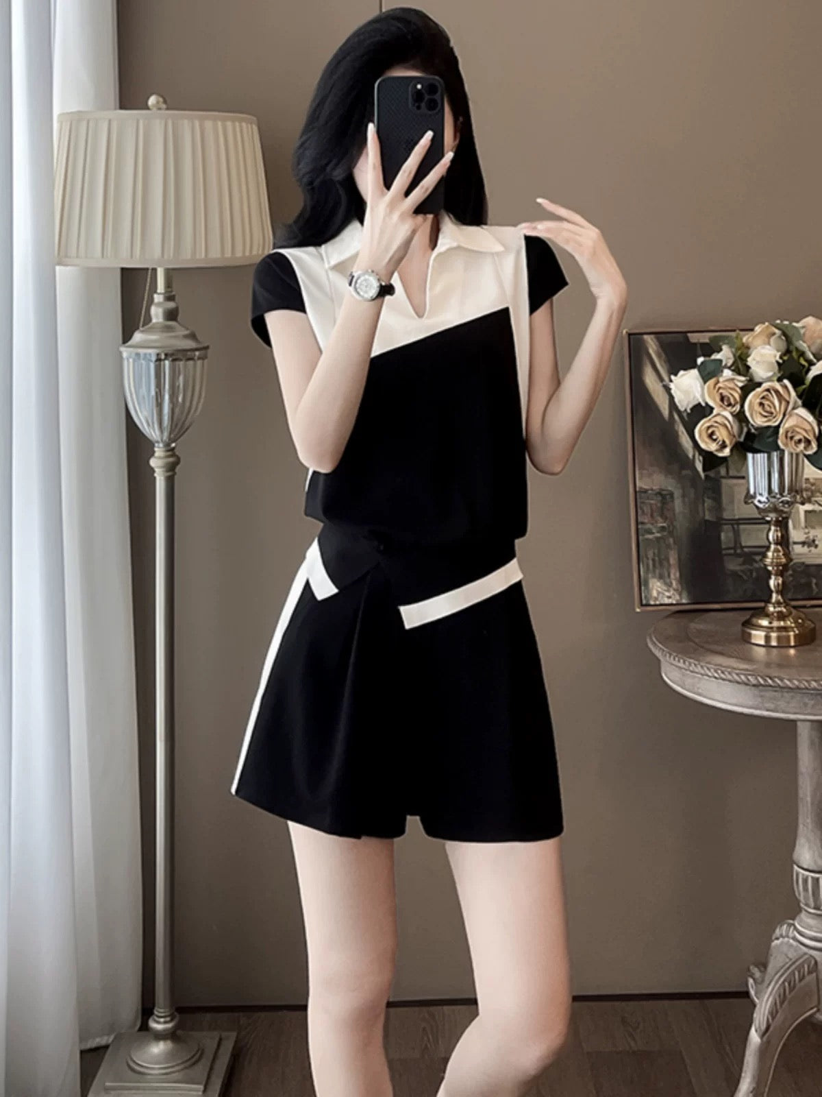 2025 new summer European station casual sports suit female design splicing short-sleeved top shorts two-piece suit