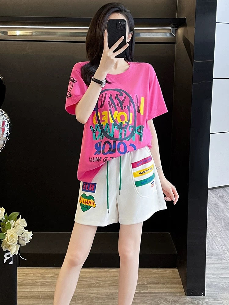 Comfortable lazy style casual sports suit for women in summer, fashionable rose red short-sleeved T-shirt and white shorts, two-piece suit