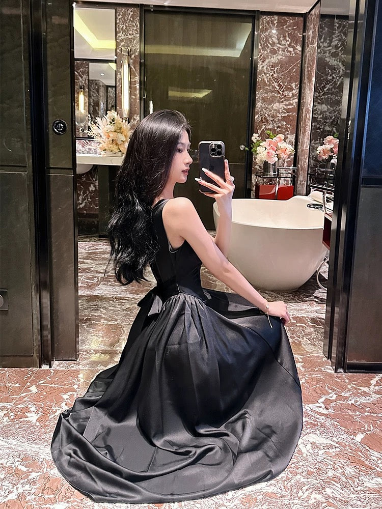 High-end temperament French suspender dress for women summer 2024 new Hepburn style black slimming long skirt with large swing skirt