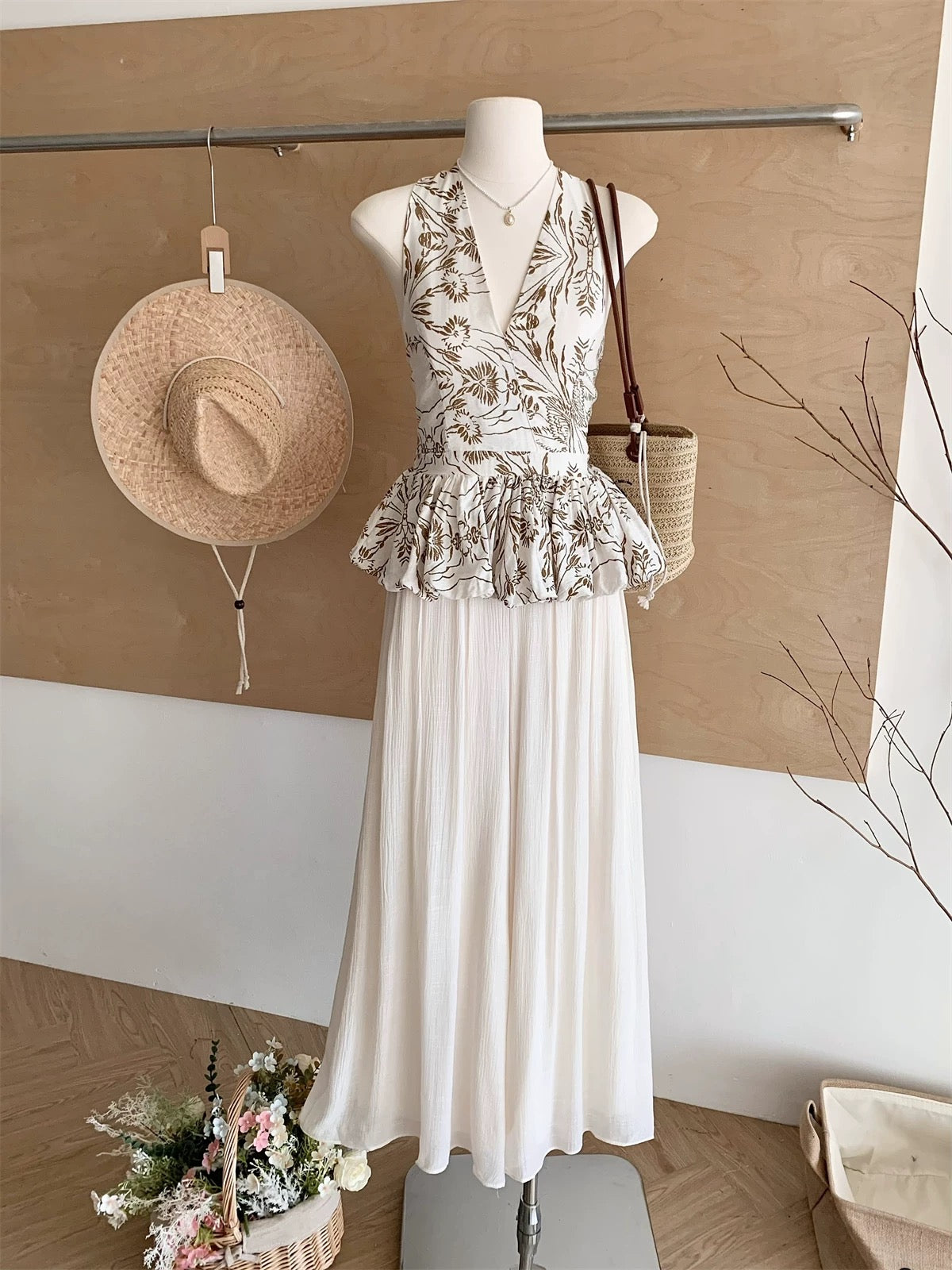 French design halter neck printed camisole for women elastic waist high waist age-reducing slimming wide-leg skirt pants two-piece set