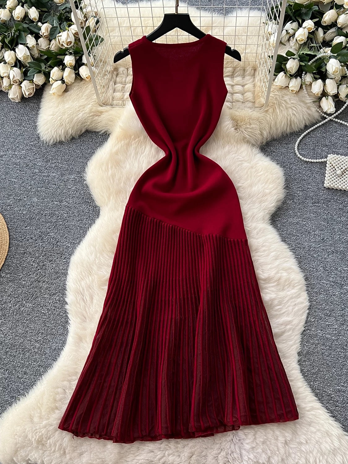 High-end knitted patchwork irregular mesh dress for women, summer French style, slimming and elegant sleeveless long dress.