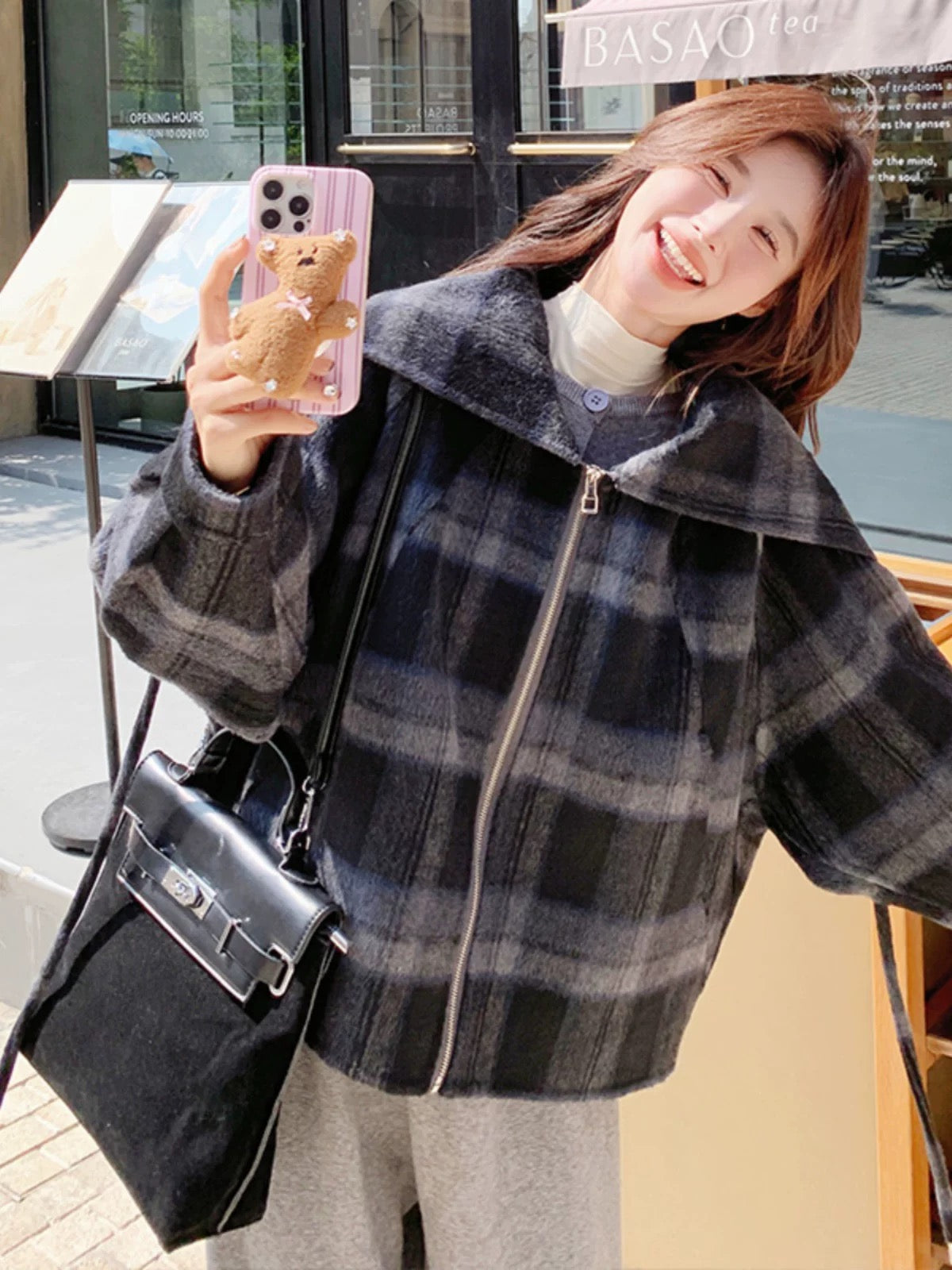 Gray retro plaid large lapel woolen coat for women winter 2024 new style French super nice thickened woolen coat