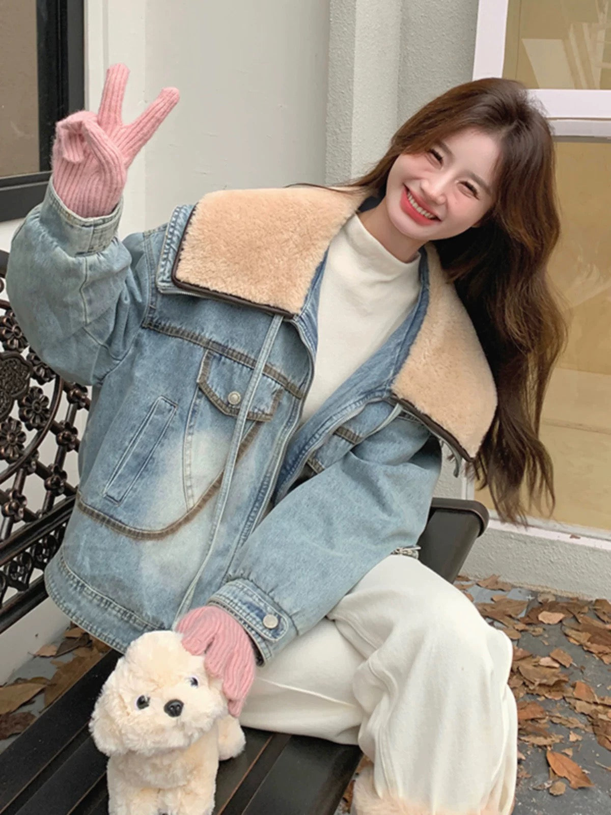 Blue denim down jacket women's short 2024 winter new thickened age-reducing design large lapel 90 velvet jacket
